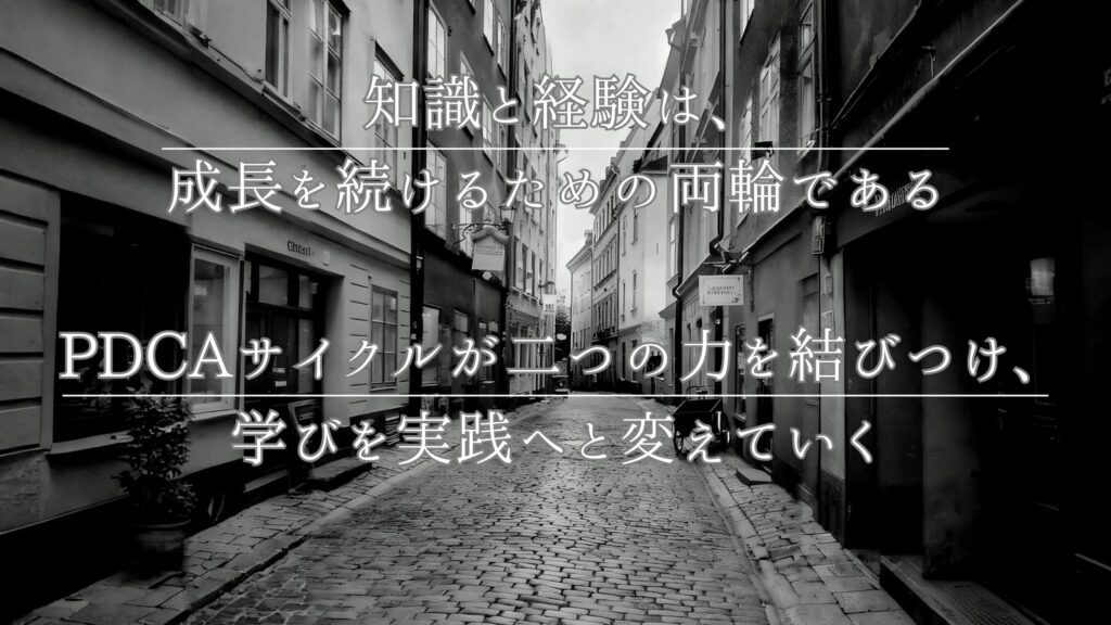 モノクロの街の小道の写真